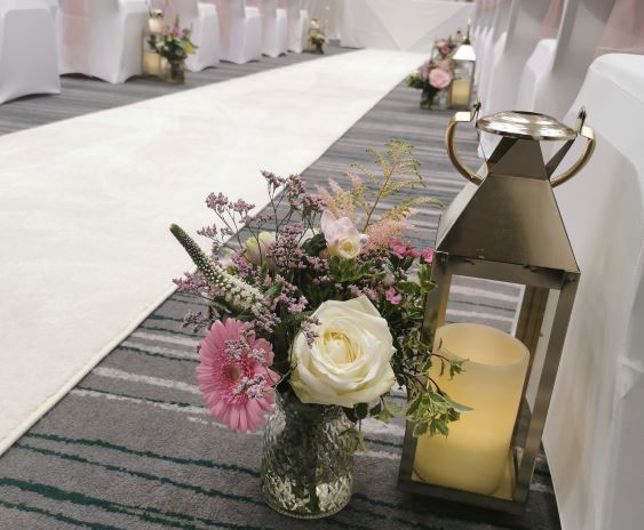 aisle decor.jpg