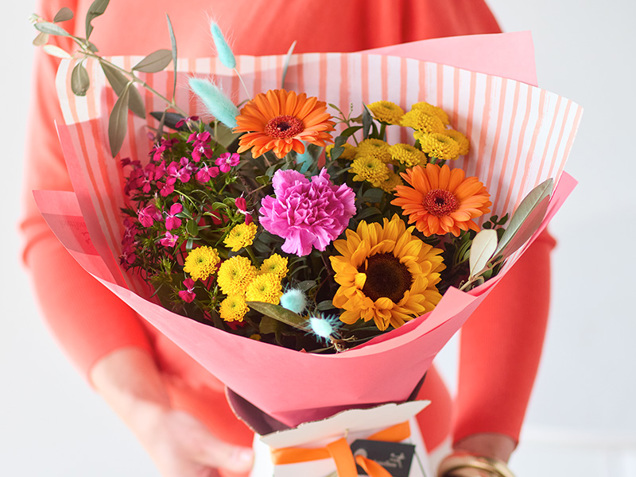 Cute Summer Trending Gift Box image